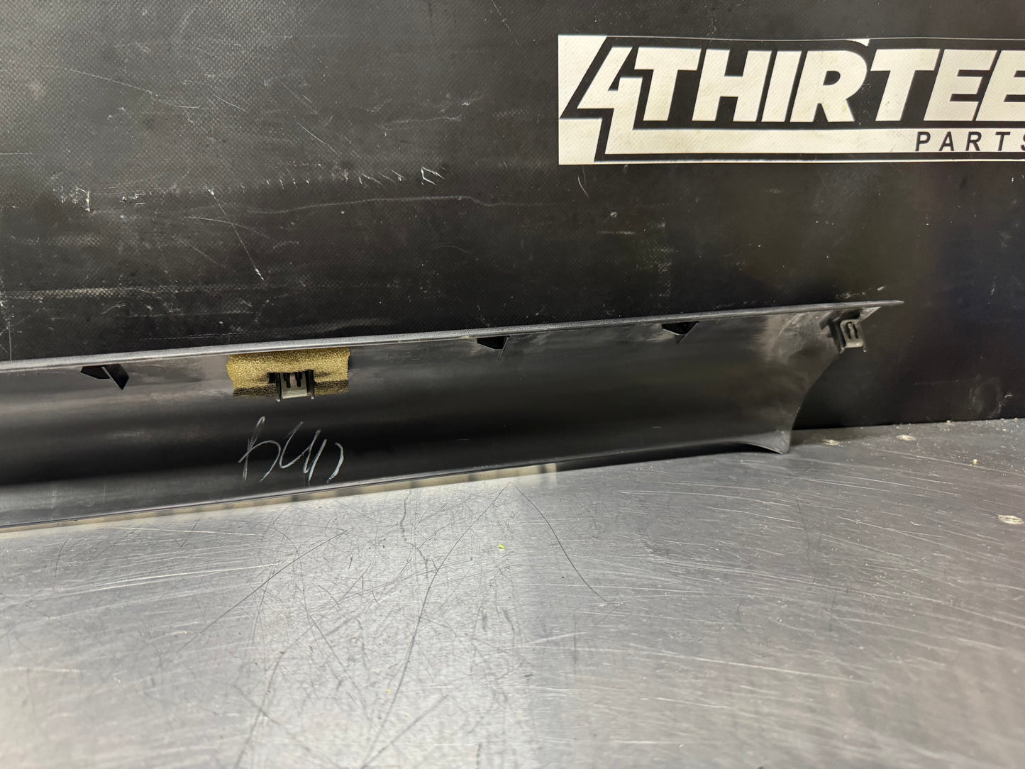 1997-2004 C5 CORVETTE DRIVER SIDE DOOR SILL KICK PANEL LH BLK OEM 10247091 #L471