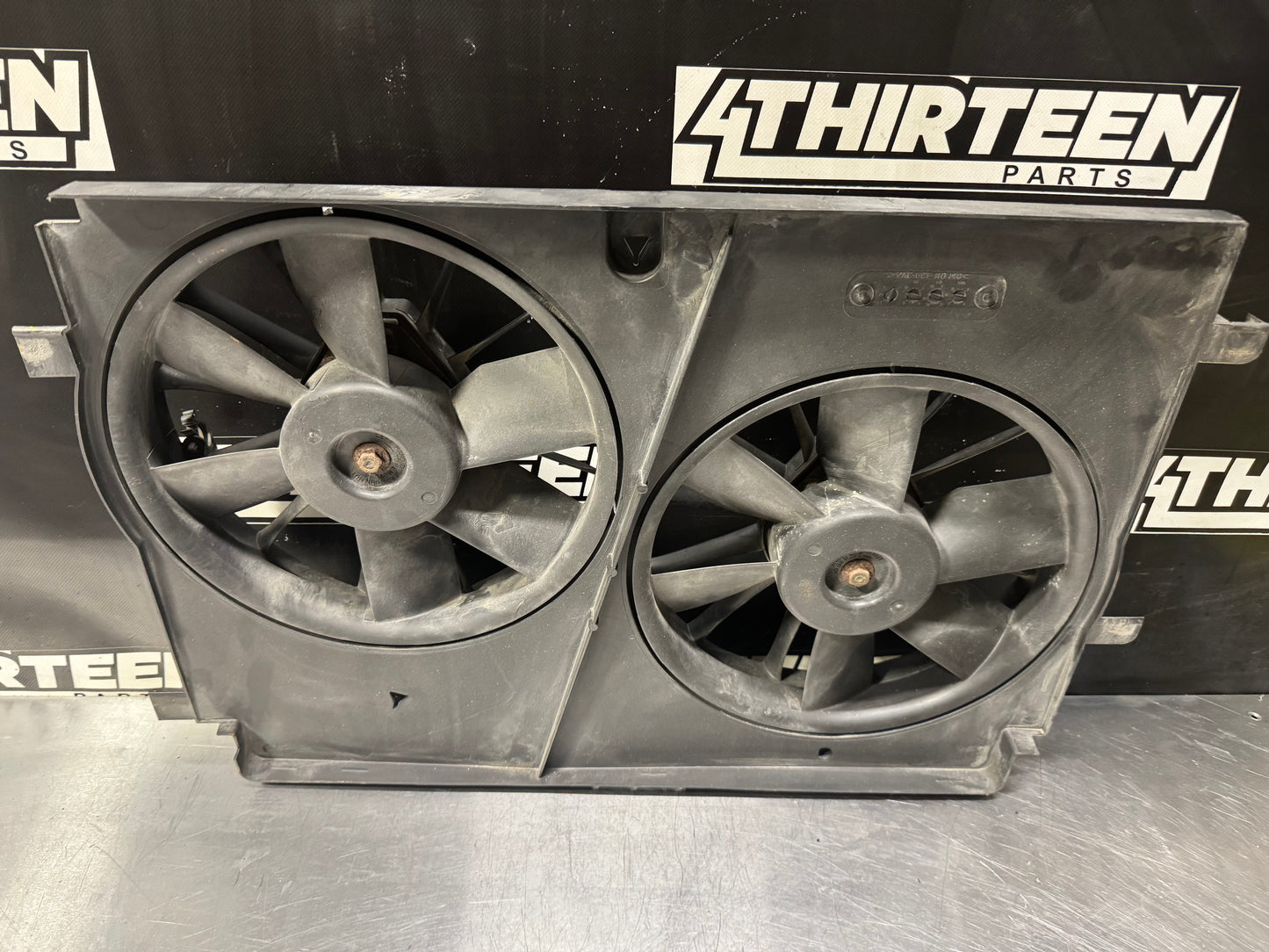 97-04 C5 CORVETTE DUAL RADIATOR FAN W/ SHROUD OEM #L491