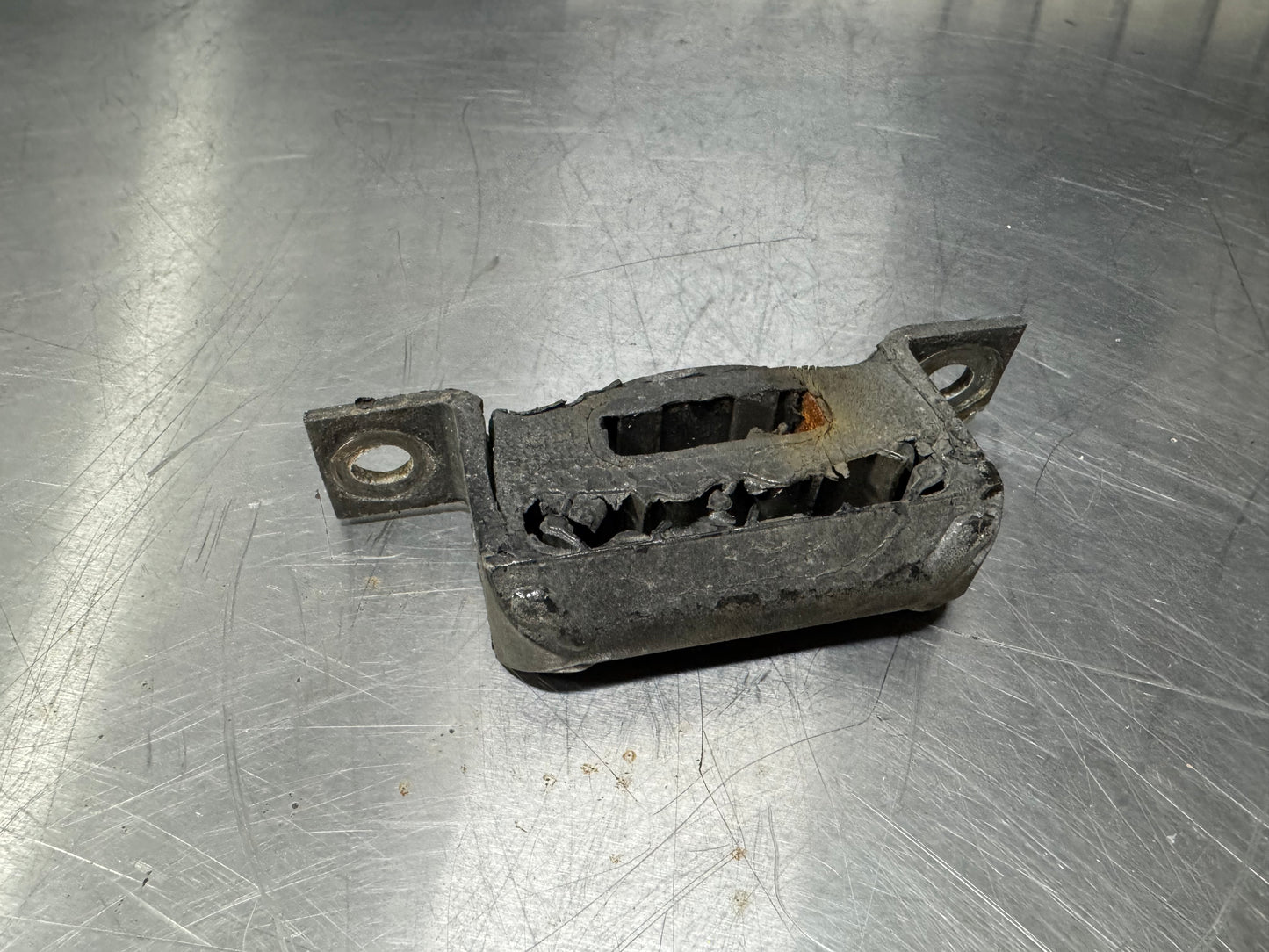 1997-2004 C5 CORVETTE REAR RUBBER EXHAUST HANGER #L269