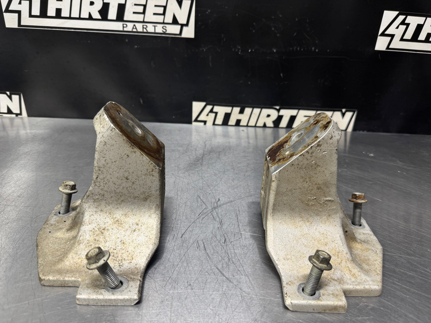 97-04 C5 CORVETTE ENGINE MOUNT BRACKETS PAIR OEM #L348