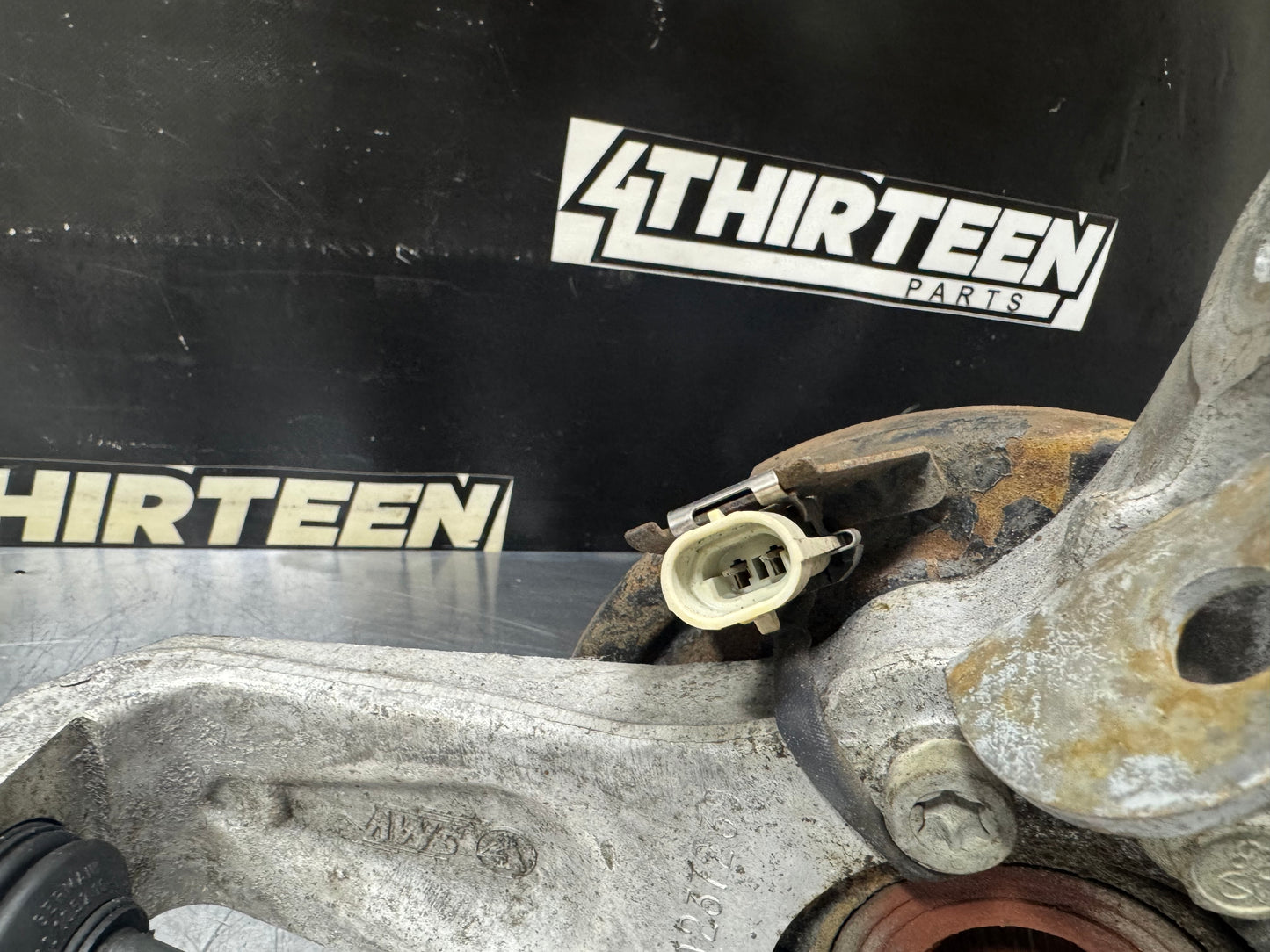 1997-2004 CORVETTE C5 RIGHT REAR SPINDLE KNUCKLE HUB OEM #N71
