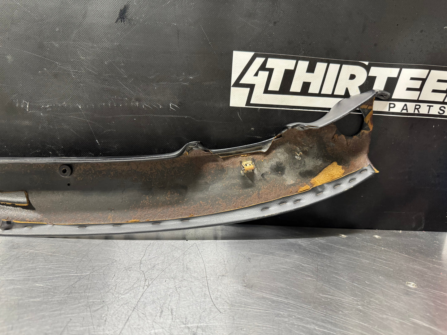 97-04 C5 CORVETTE WINDSHIELD UPPER TRIM MOLDING BLK OEM 10247725 #L466