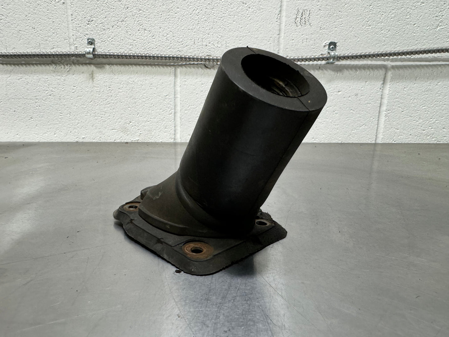 2003 ESCALADE STEERING COLUMN FIREWALL COUPLING BOOT MOUNT 15769730 #L26