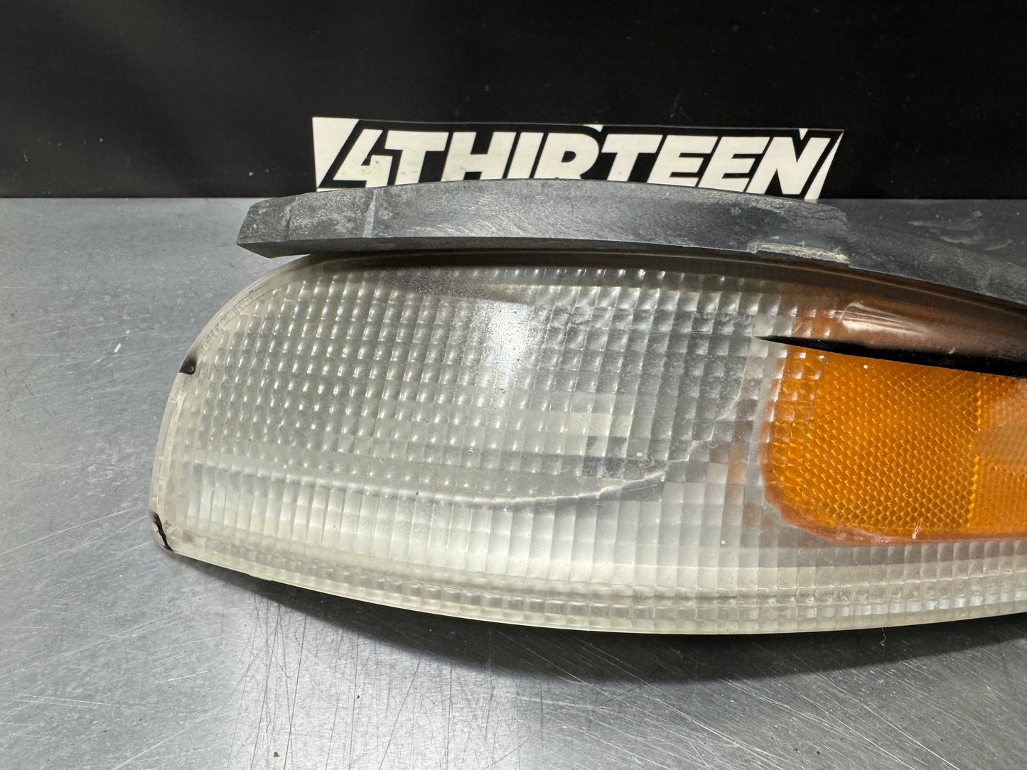 97-04 C5 CORVETTE OEM DRIVER FRONT LH TURN SIGNAL MARKER LIGHT 16523617 #L236