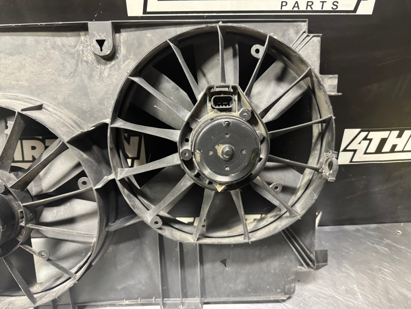 97-04 C5 CORVETTE DUAL RADIATOR FAN W/ SHROUD OEM #L491