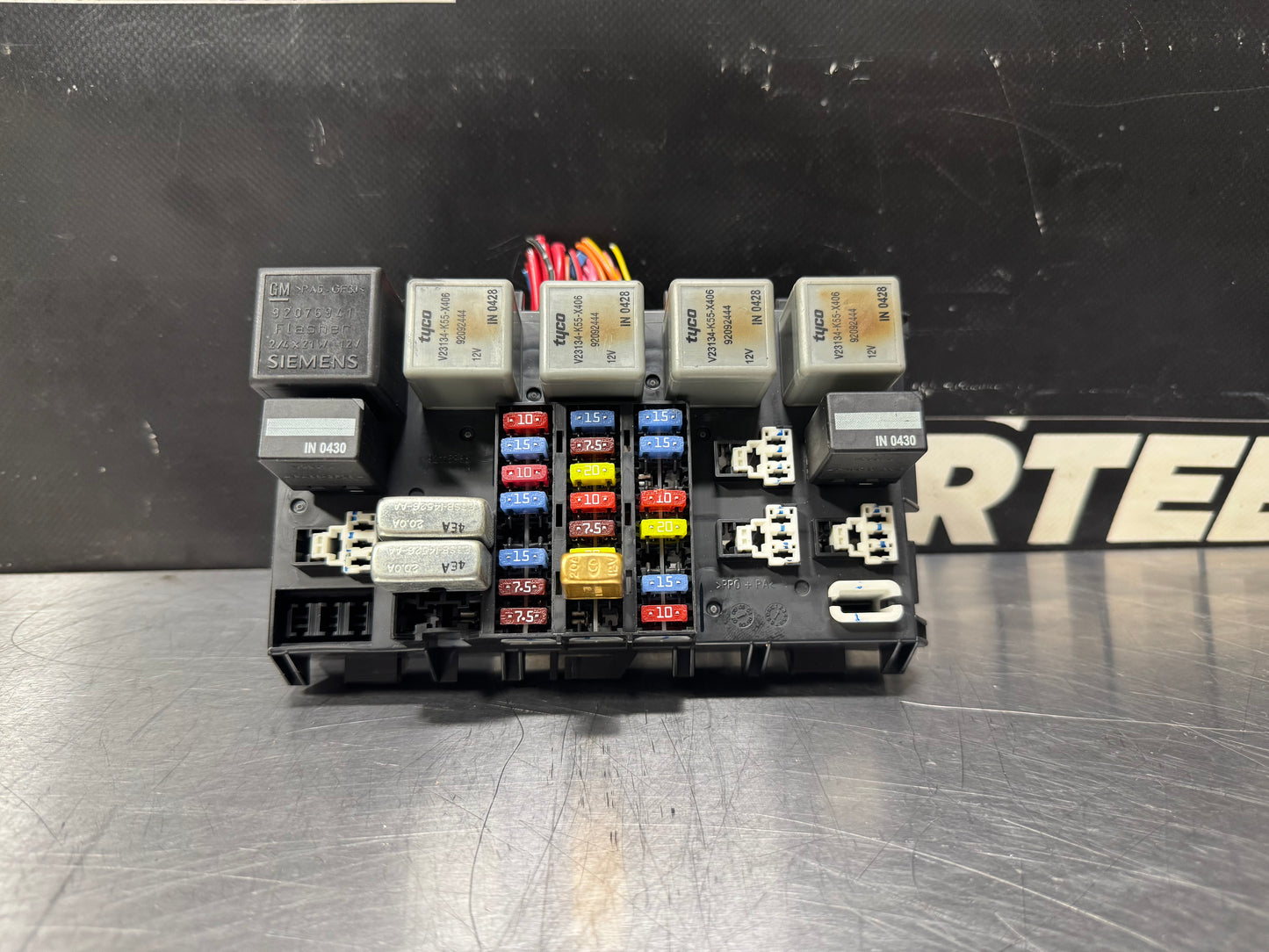 04-06 PONTIAC GTO CABIN FUSE BOX OEM #L431