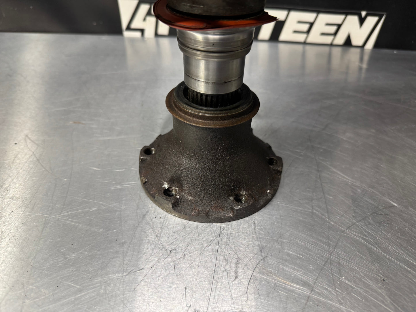 2004 PONTIAC GTO PASSENGER REAR RR WHEEL HUB OEM #L229