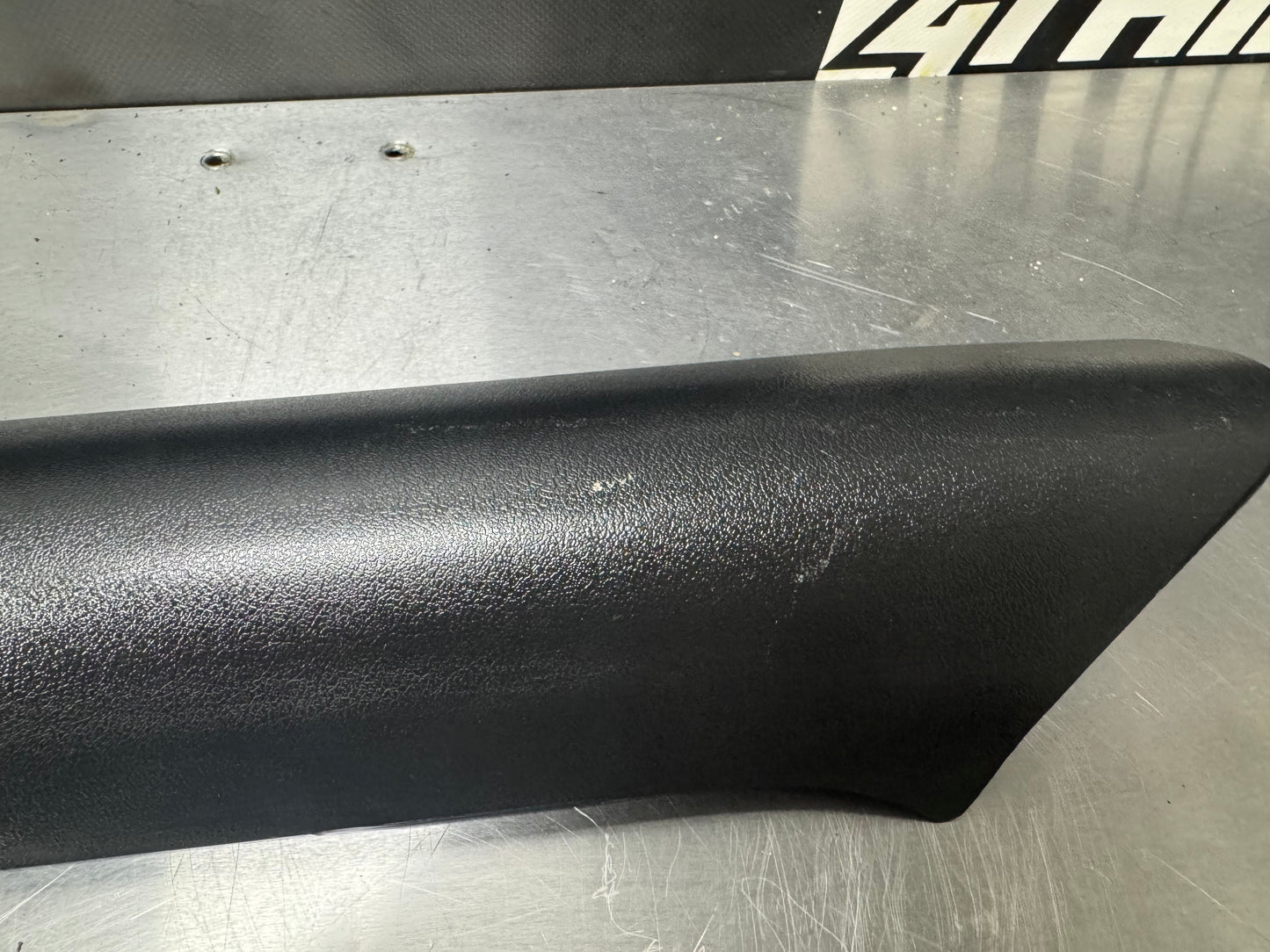97-04 C5 CORVETTE PASSENGER SIDE DOOR SILL KICK PANEL RH BLK OEM 10430854 #L332