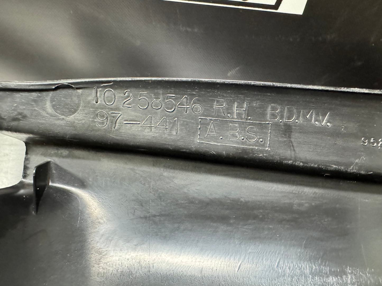 1999 CORVETTE C5 RH B PILLAR TRIM 10258546 OEM #L117