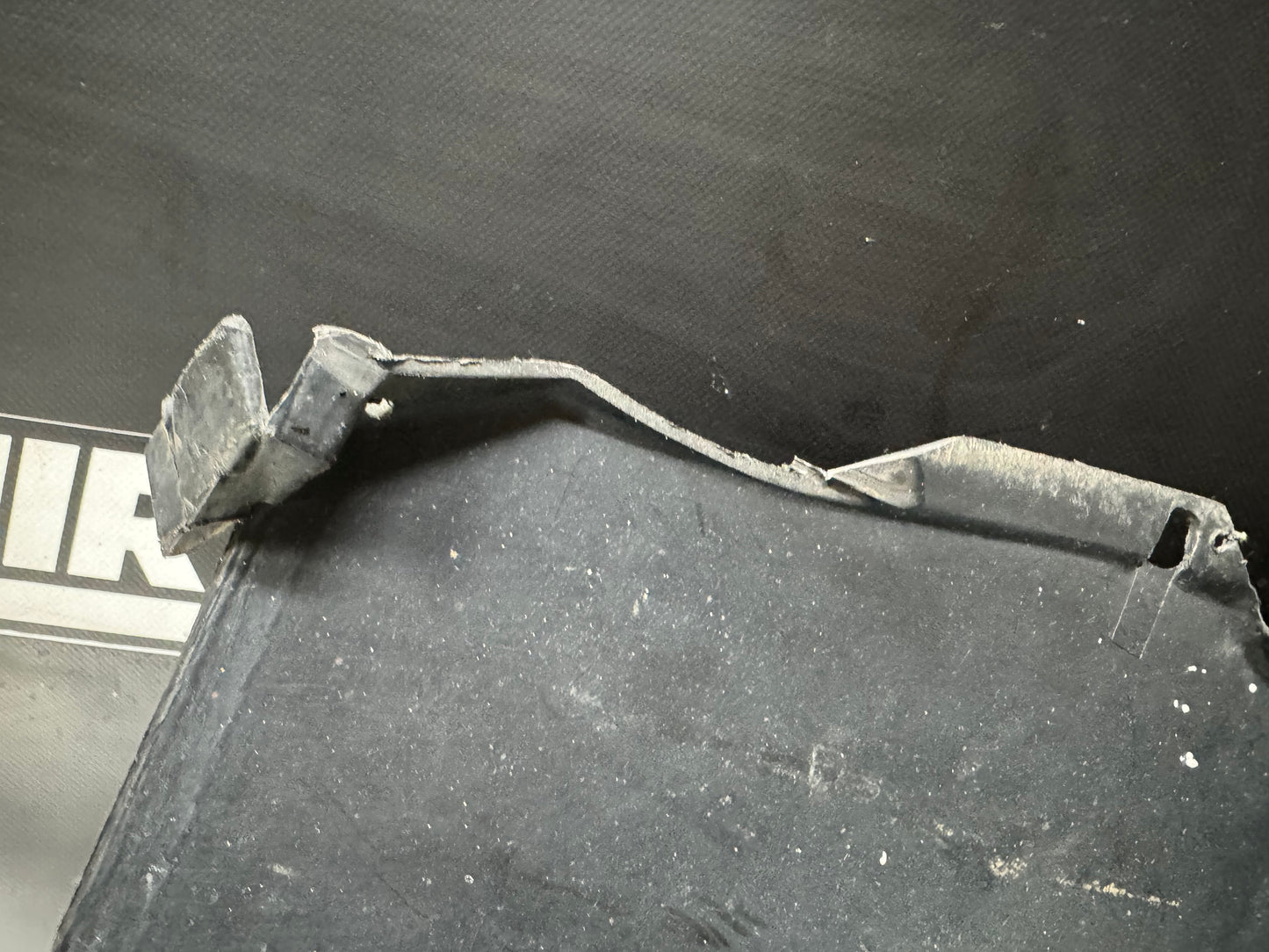 2004 PONTIAC GTO OEM RF FENDER LINER 92076174 OEM #L254