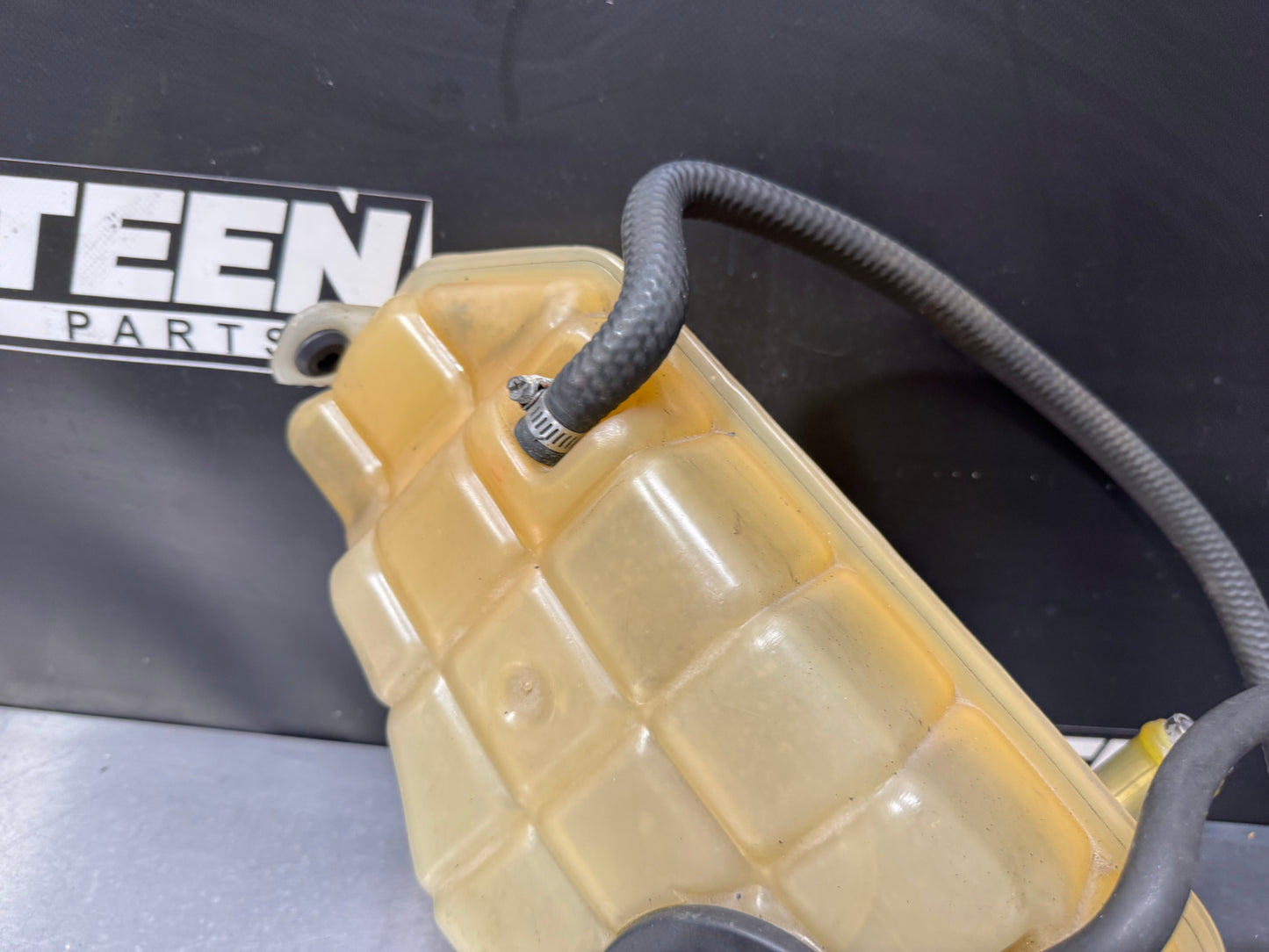 2004 PONTIAC GTO OEM COOLANT TANK RESERVOIR 92055632 OEM #L247