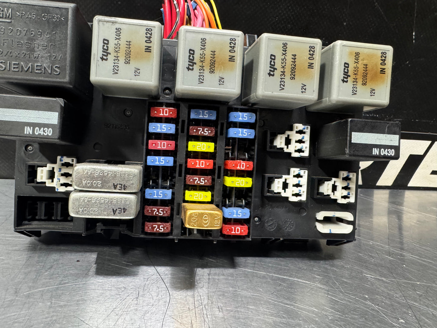 04-06 PONTIAC GTO CABIN FUSE BOX OEM #L431