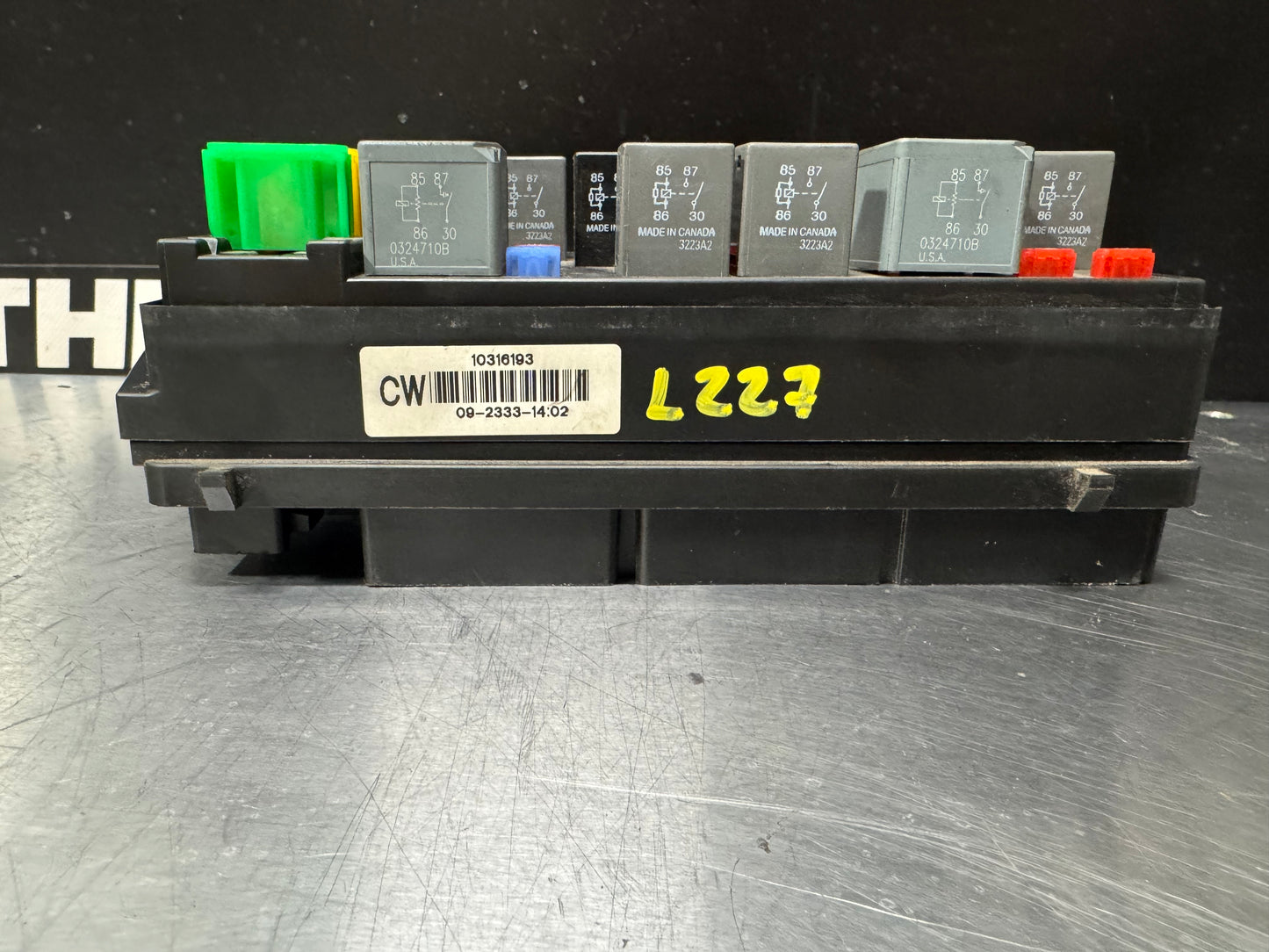 01-04 CORVETTE C5 ENGINE BAY FUSE RELAY BOX OEM 10316193 #L227