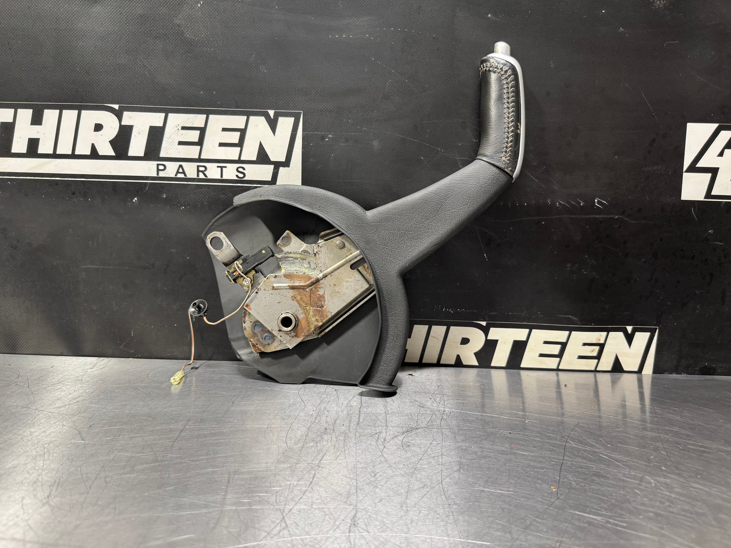 04-06 PONTIAC GTO EMERGENCY BRAKE HANDLE GREY STITCHING #L424