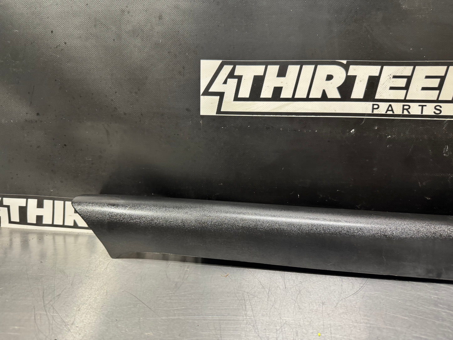 1997-2004 C5 CORVETTE DRIVER SIDE DOOR SILL KICK PANEL LH BLK OEM 10247091 #L471