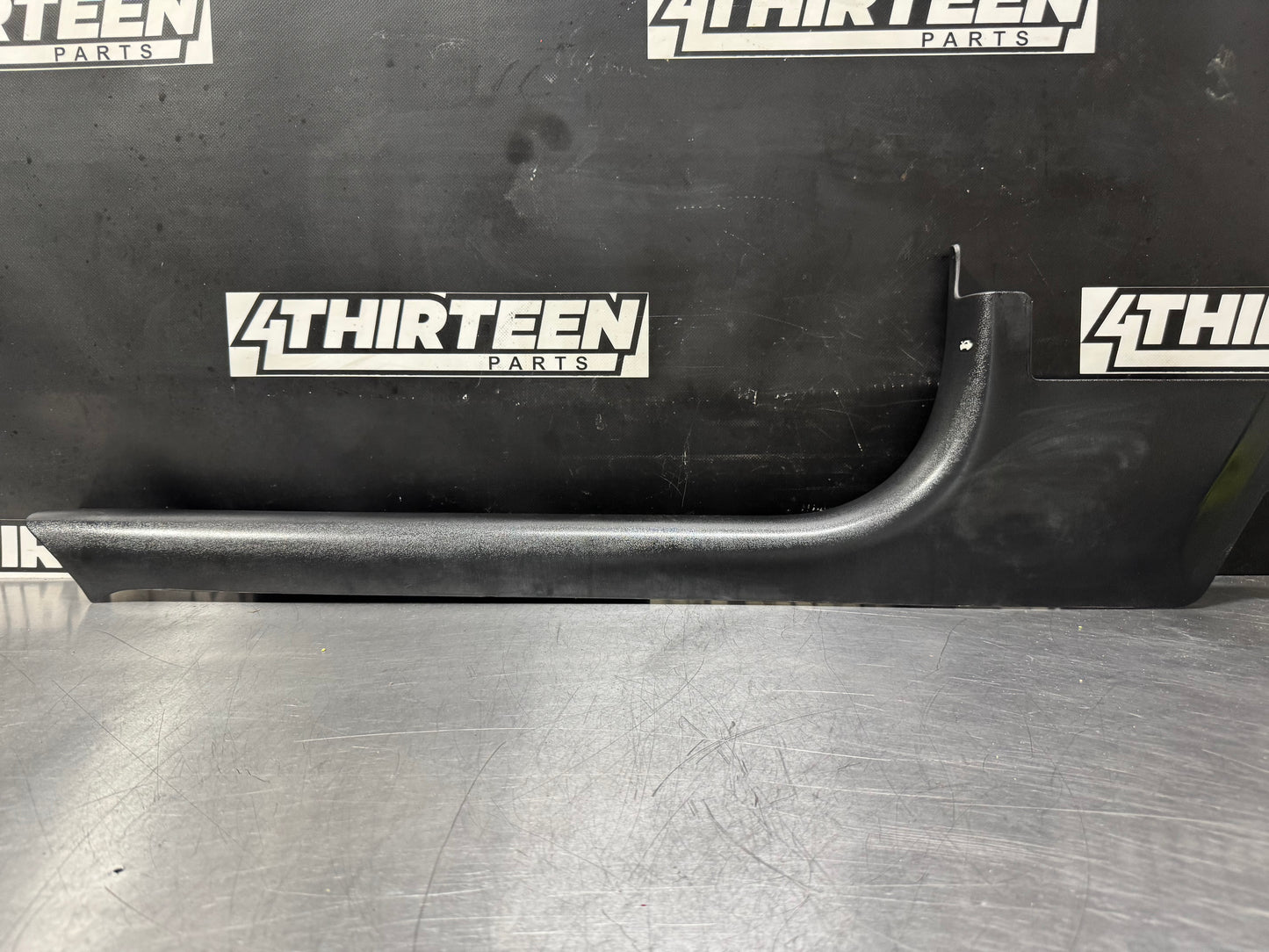 1997-2004 C5 CORVETTE DRIVER SIDE DOOR SILL KICK PANEL LH BLK OEM 10247091 #L471