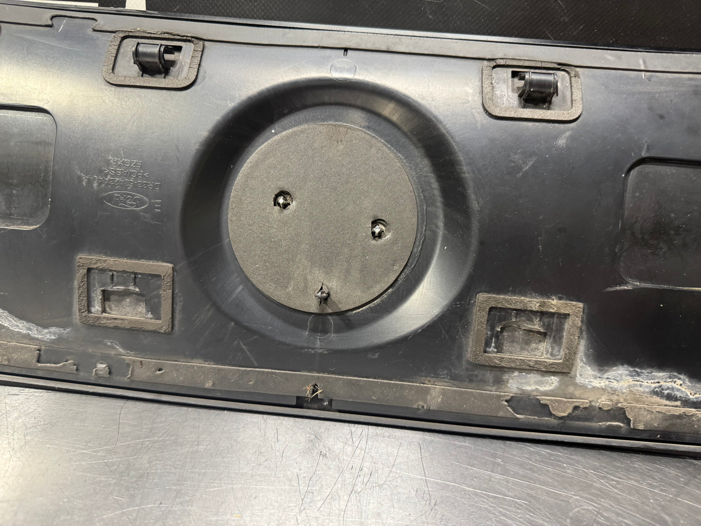 13-14 FORD MUSTANG GT TRUNK FINISH PANEL MOLDING OEM #L439