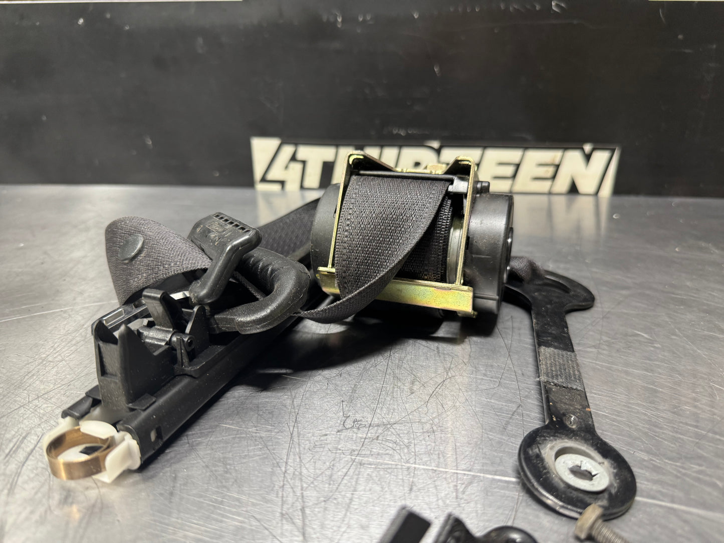 04-06 PONTIAC GTO LEFT HAND LH SIDE SEAT BELT AND RETRACTOR 511648132A OEM #L443