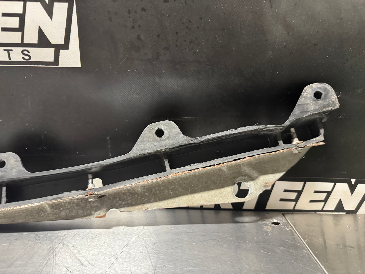 1997-2004 C5 CORVETTE USED OEM FRONT BUMPER FASCIA RETAINER 10256973 #N104
