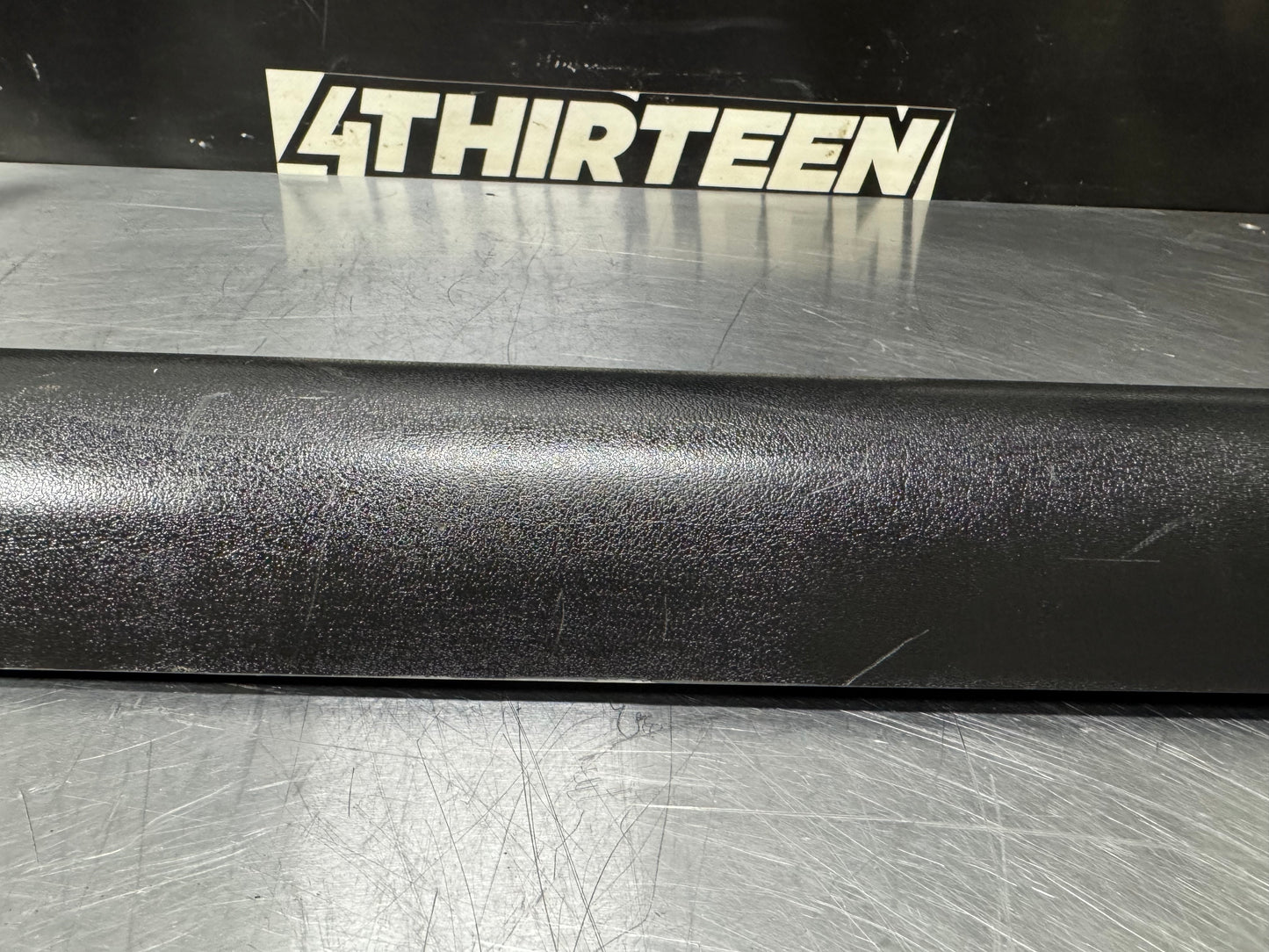 97-04 C5 CORVETTE PASSENGER SIDE DOOR SILL KICK PANEL RH BLK OEM 10247092 #L461