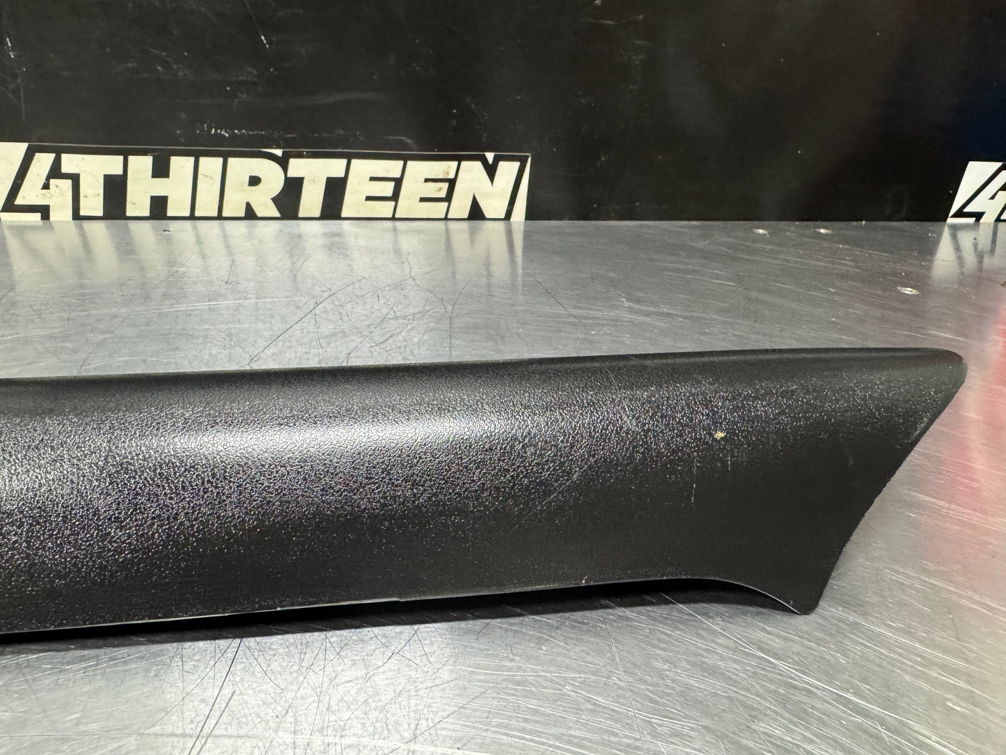 97-04 C5 CORVETTE PASSENGER SIDE DOOR SILL KICK PANEL RH BLK OEM 10247092 #L461