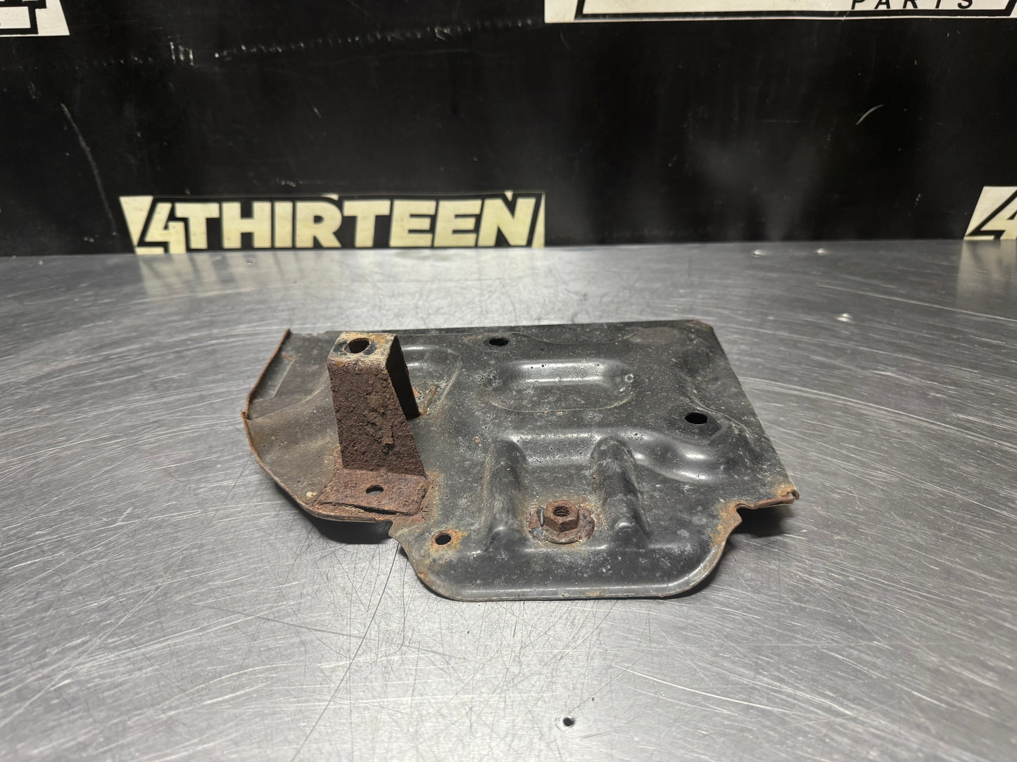 04-06 PONTIAC GTO BATTERY TRAY OEM #N317