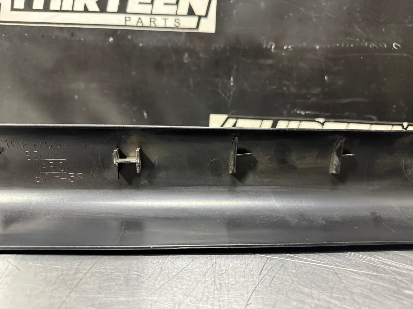97-04 C5 CORVETTE PASSENGER SIDE DOOR SILL KICK PANEL RH BLK OEM 10247092 #L461