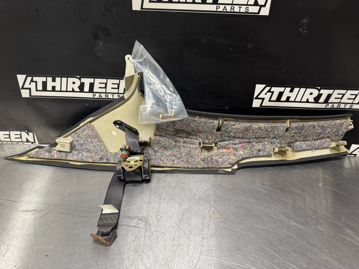 04-06 PONTIAC GTO C PILLAR INTERIOR TRIM SET LH AND RH WITH SEAT BELTS #L421
