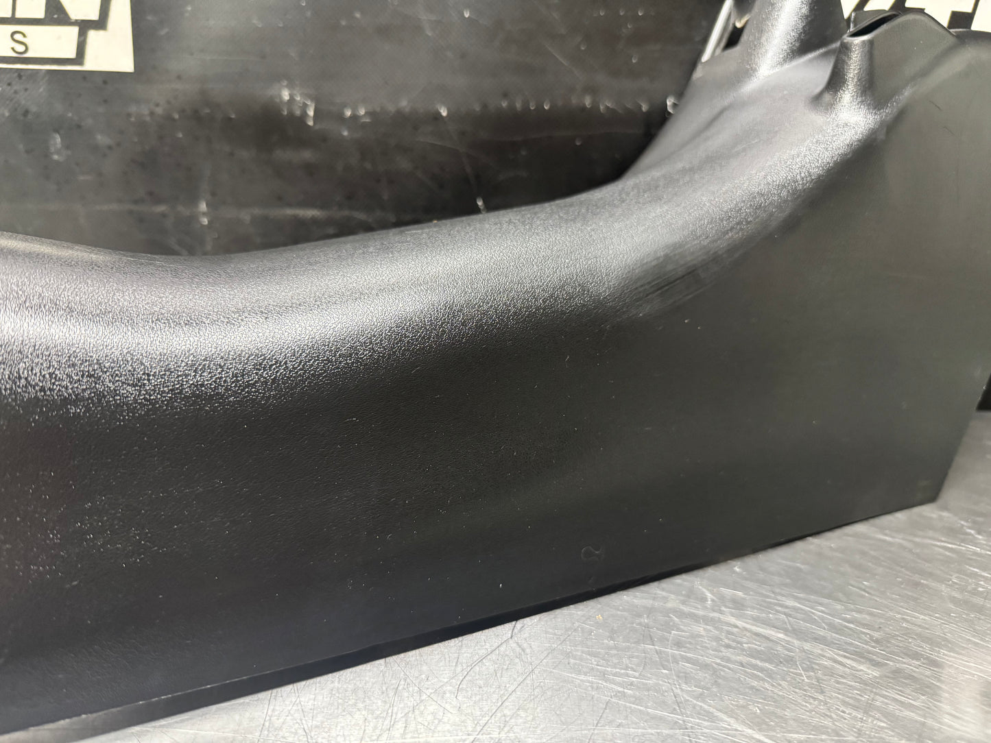 97-04 CORVETTE C5 LH B PILLAR TRIM 10258545 OEM #L478