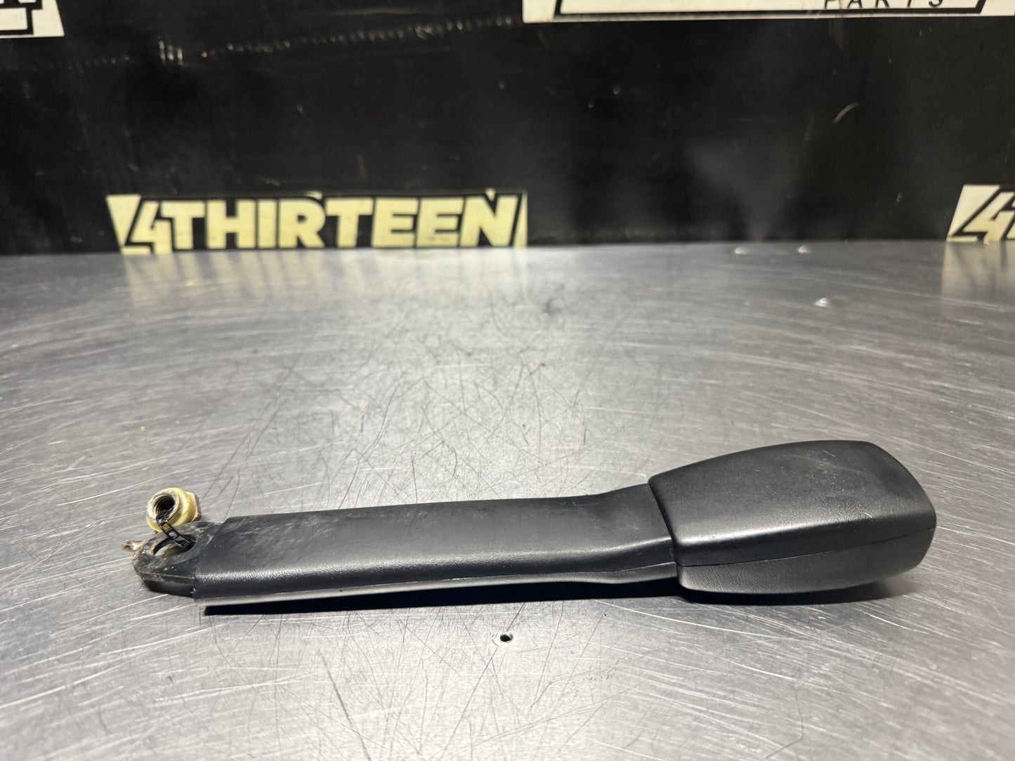 1997-2004 CORVETTE C5 RH PASSENGER SEAT BELT BUCKLE RECEIVER BLCK OEM #N497