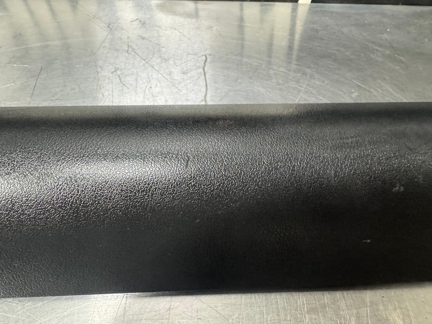 97-04 C5 CORVETTE PASSENGER SIDE DOOR SILL KICK PANEL RH BLK OEM 10430854 #L332