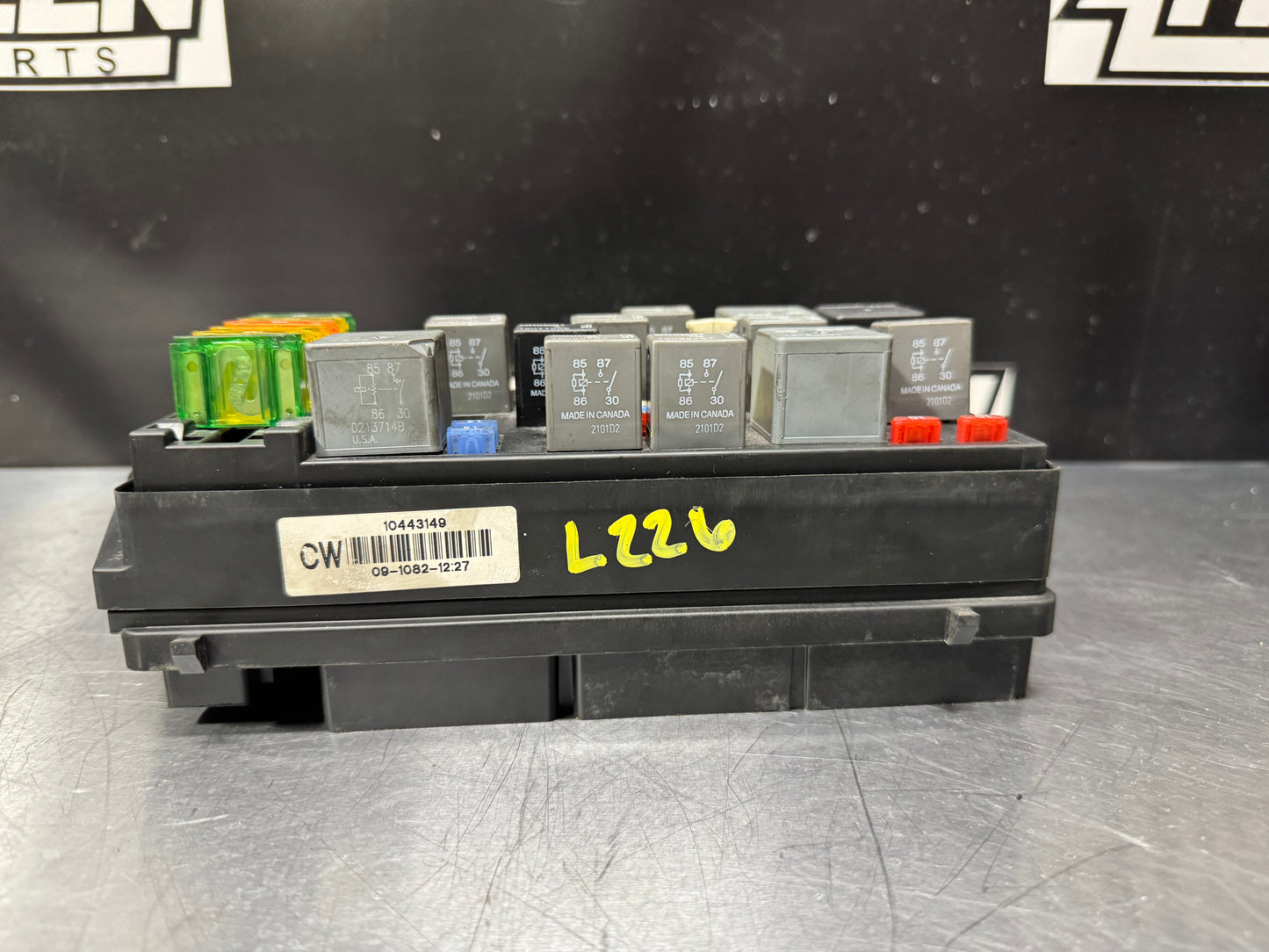 00-02 CORVETTE C5 ENGINE BAY FUSE RELAY BOX OEM 10443149 #L226