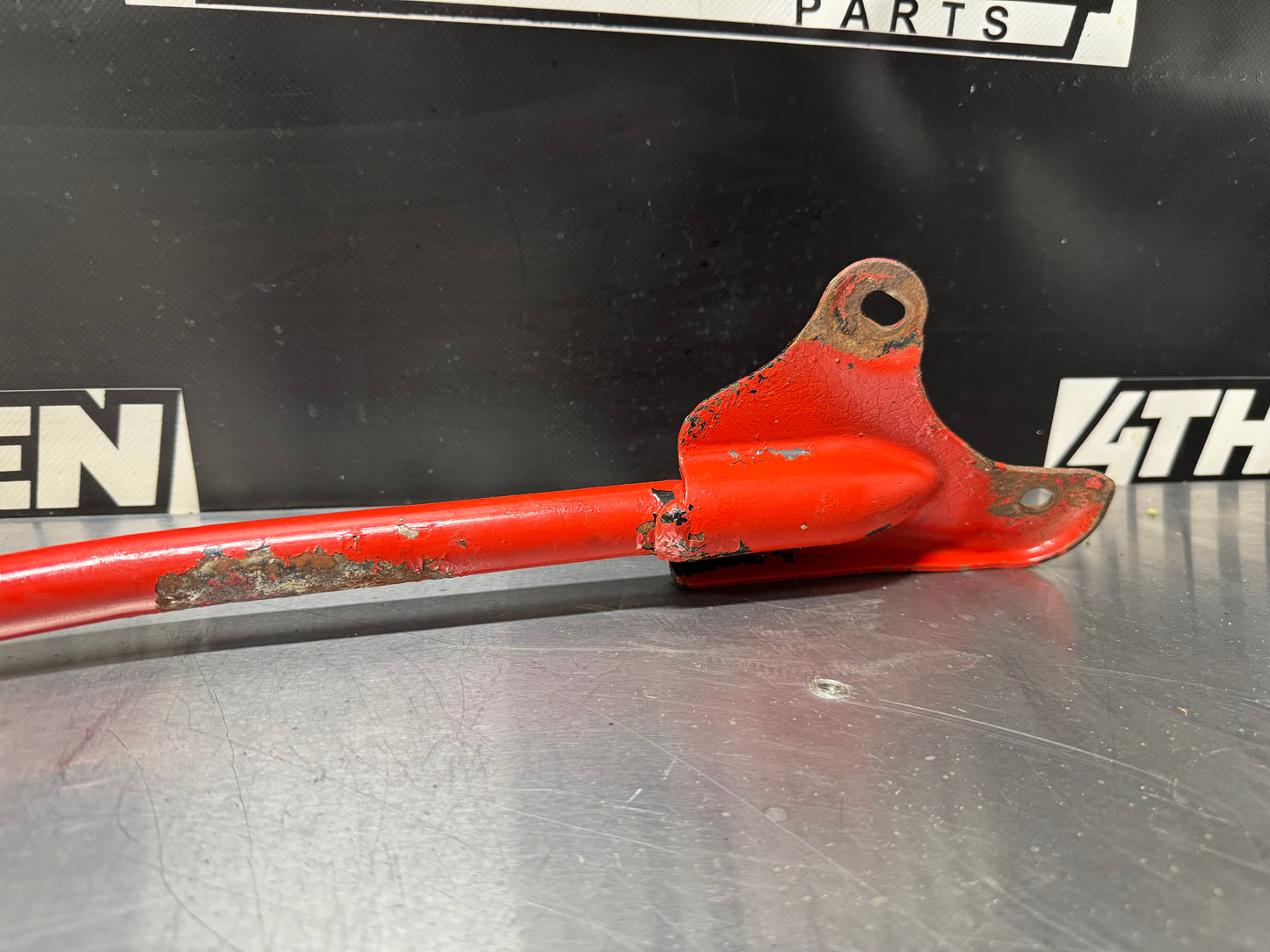 2004 PONTIAC GTO UPPER STRUT BAR RED OEM #L253