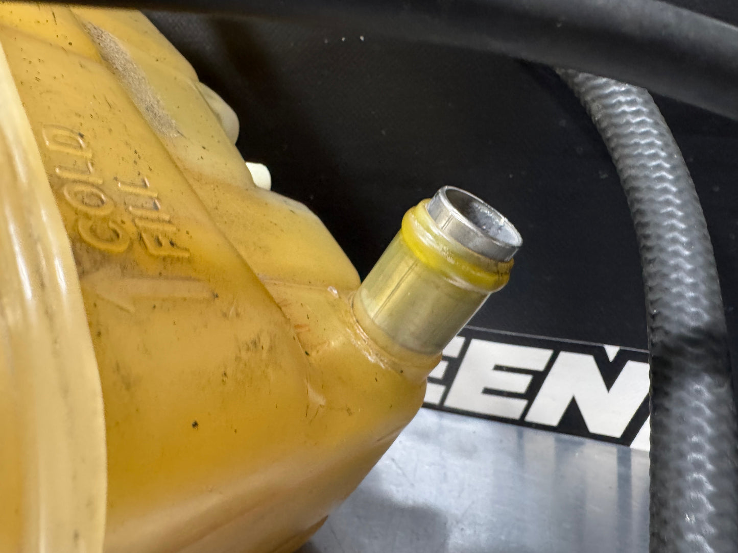2004 PONTIAC GTO OEM COOLANT TANK RESERVOIR 92055632 OEM #L247