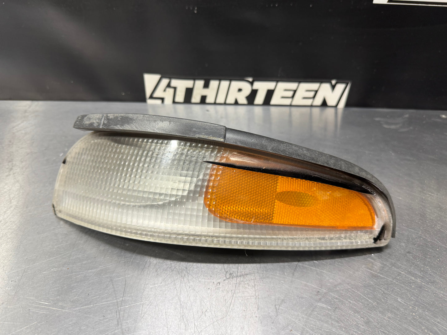 97-04 C5 CORVETTE OEM DRIVER FRONT LH TURN SIGNAL MARKER LIGHT 16523617 #L236