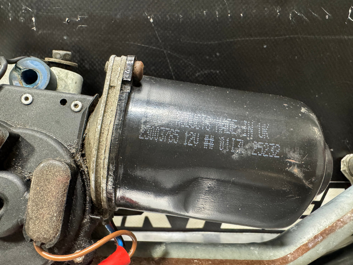 04-06 PONTIAC GTO FRONT WINDSHIELD WIPER MOTOR ASSEMBLY #L450