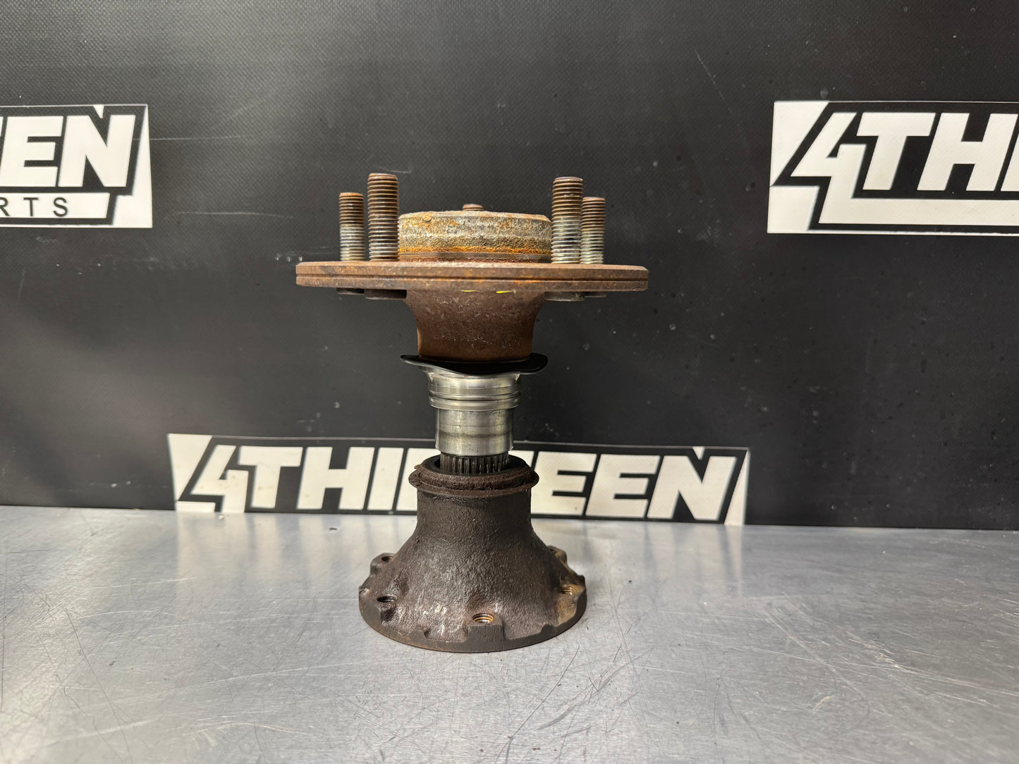 2004 PONTIAC GTO DRIVER REAR LR WHEEL HUB OEM #L230