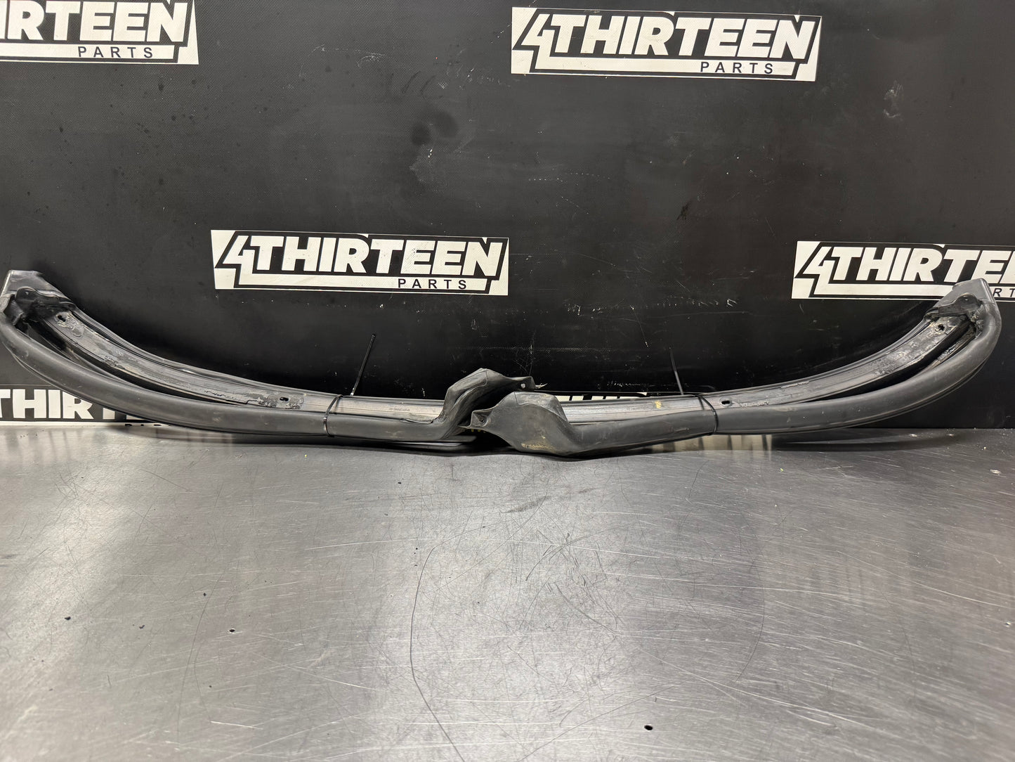 97-04 CORVETTE C5 FRONT WINDSHIELD SEAL / WEATHERSTRIPPING OEM #L472