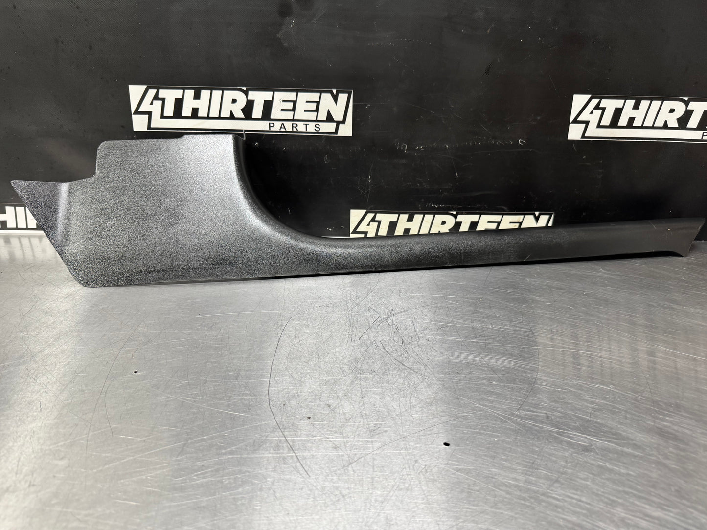 97-04 C5 CORVETTE PASSENGER SIDE DOOR SILL KICK PANEL RH BLK OEM 10247092 #L461