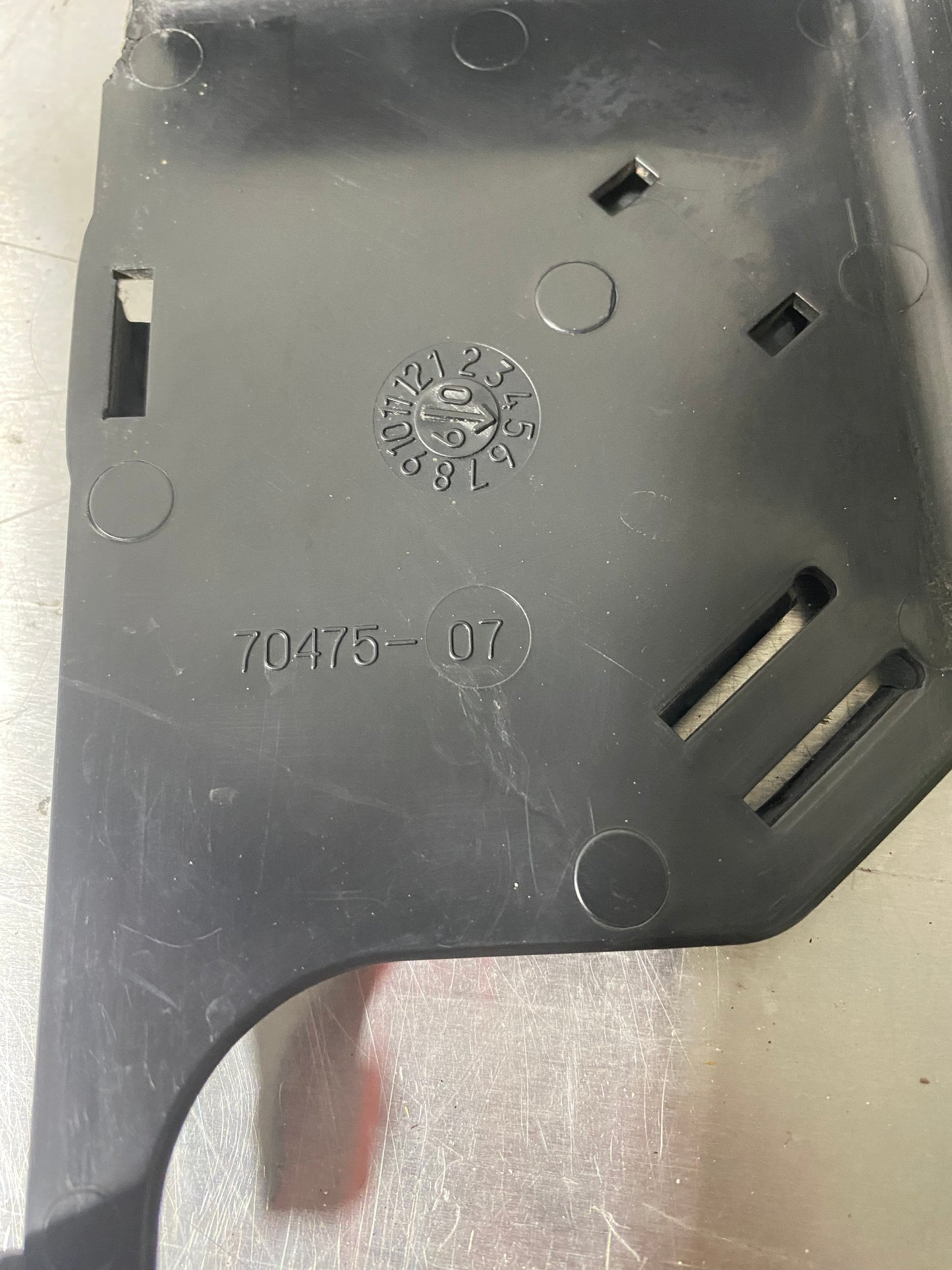 2009 HARLEY-DAVIDSON VRSCDX VROD OEM BATTERY TRAY 70475-07 70473-07 #2