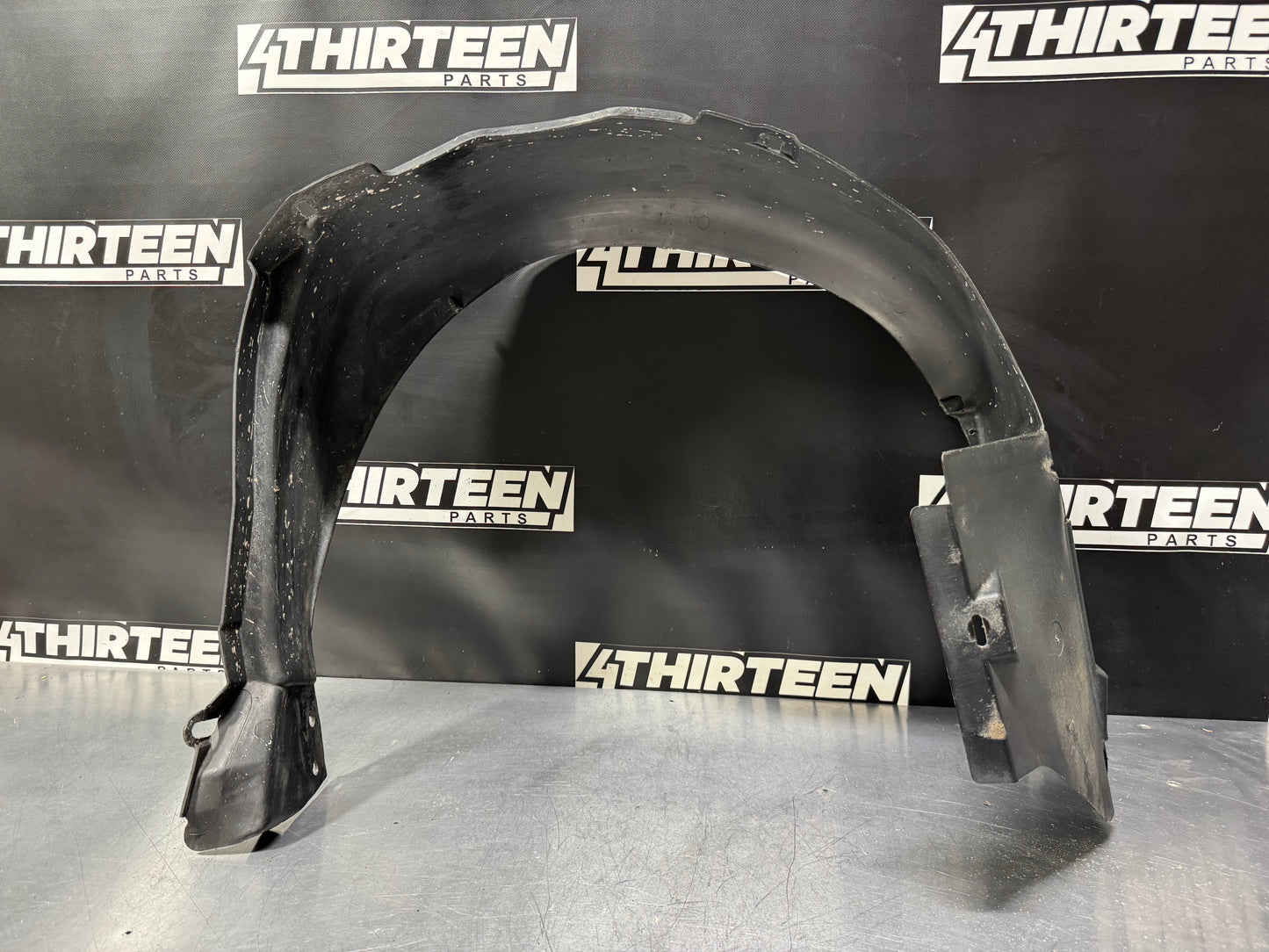 2004 PONTIAC GTO OEM RF FENDER LINER 92076174 OEM #L254