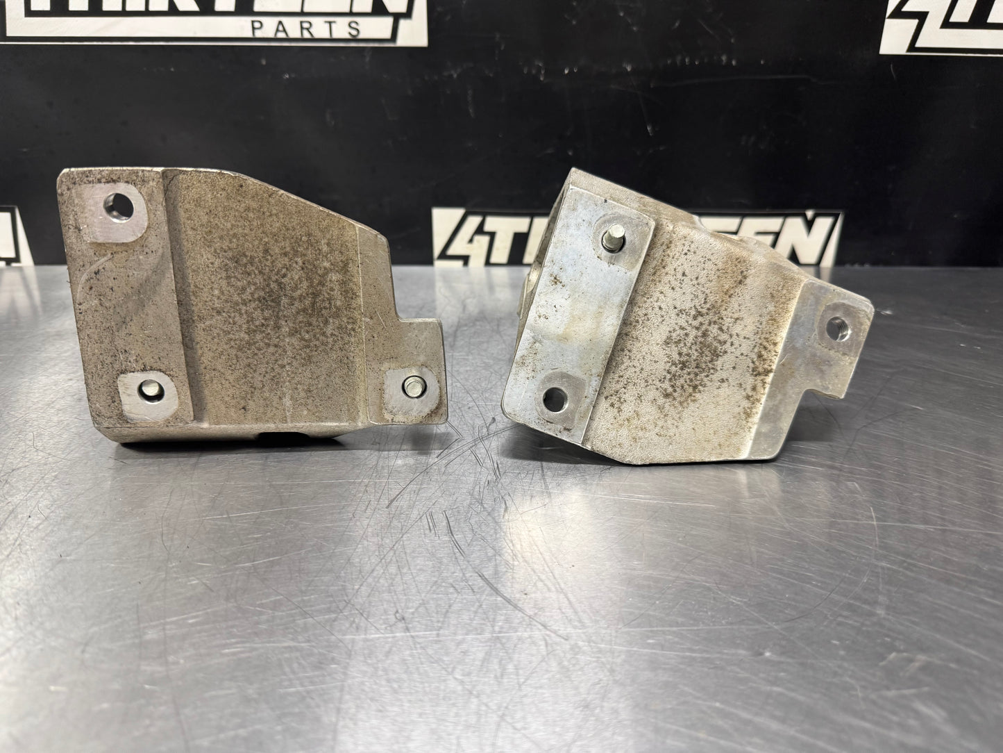 97-04 C5 CORVETTE ENGINE MOUNT BRACKETS PAIR OEM #L348