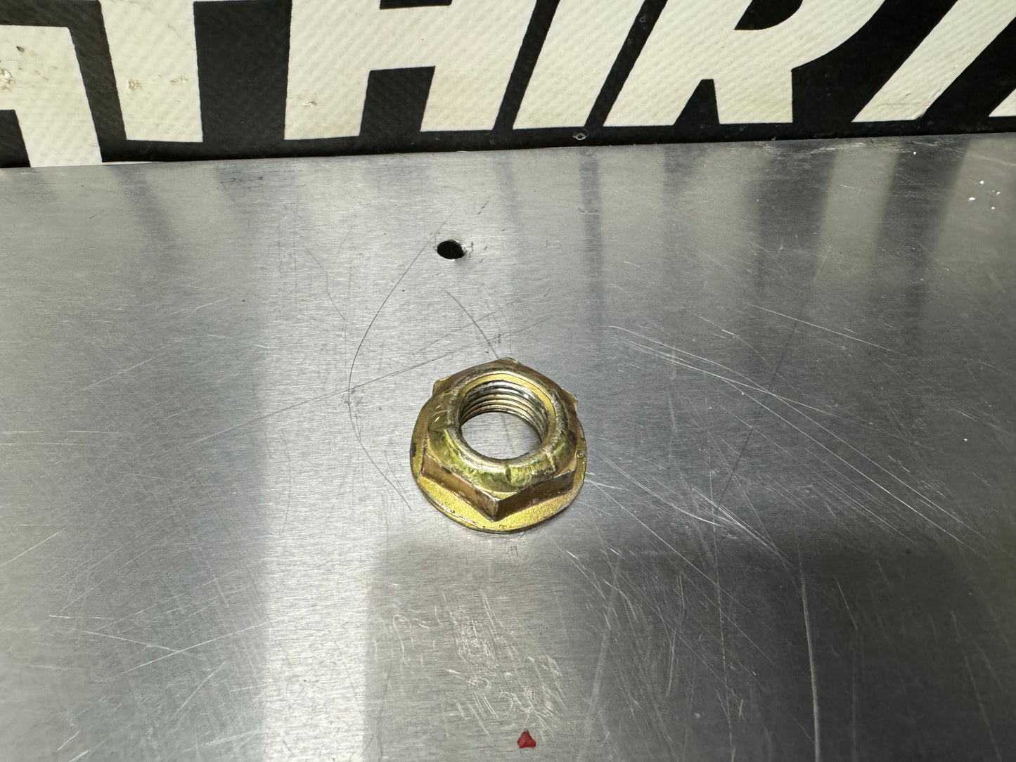 2003-2006 CADILLAC ESCALADE STEERING WHEEL NUT OEM #L208