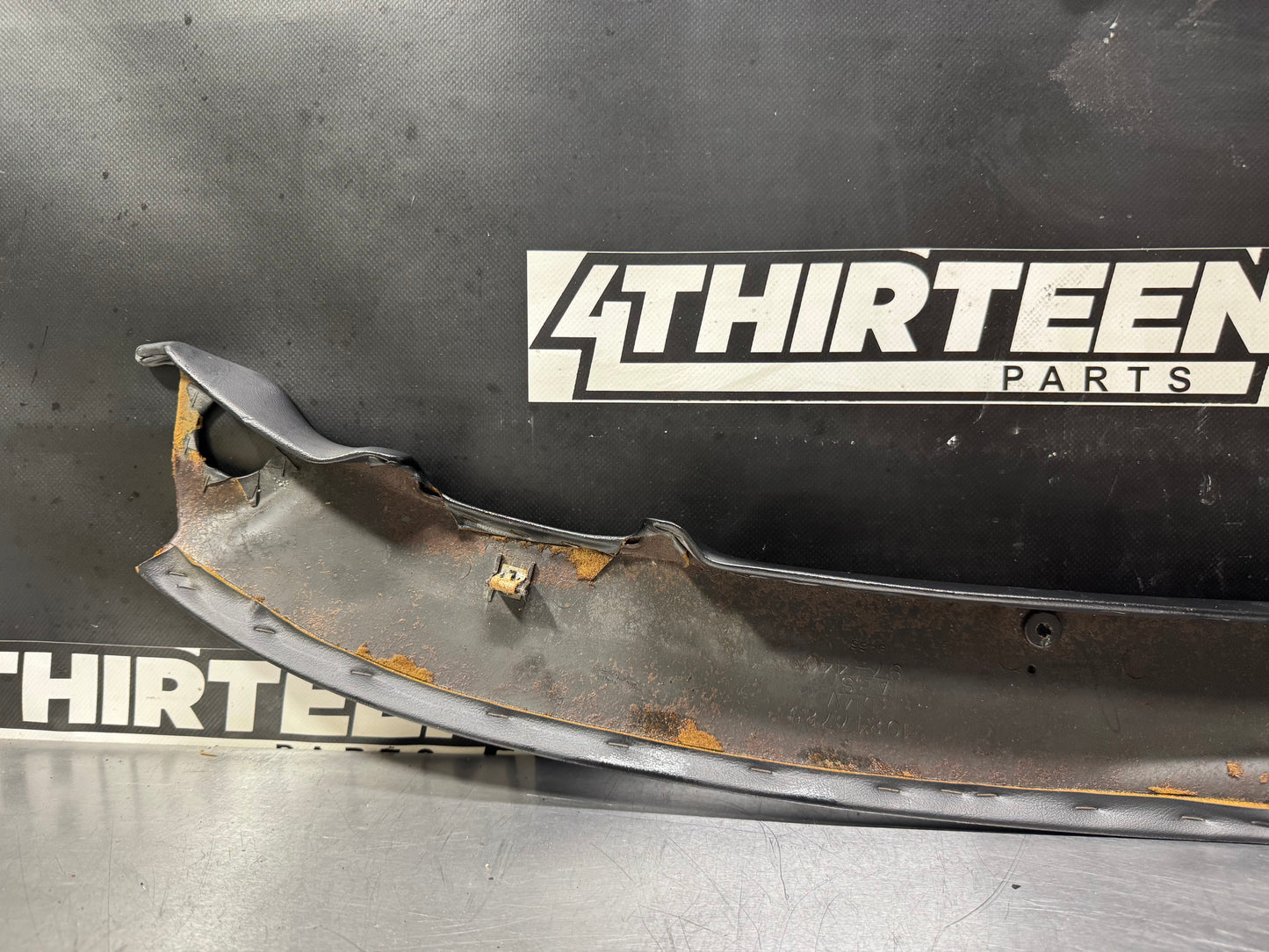 97-04 C5 CORVETTE WINDSHIELD UPPER TRIM MOLDING BLK OEM 10247725 #L466