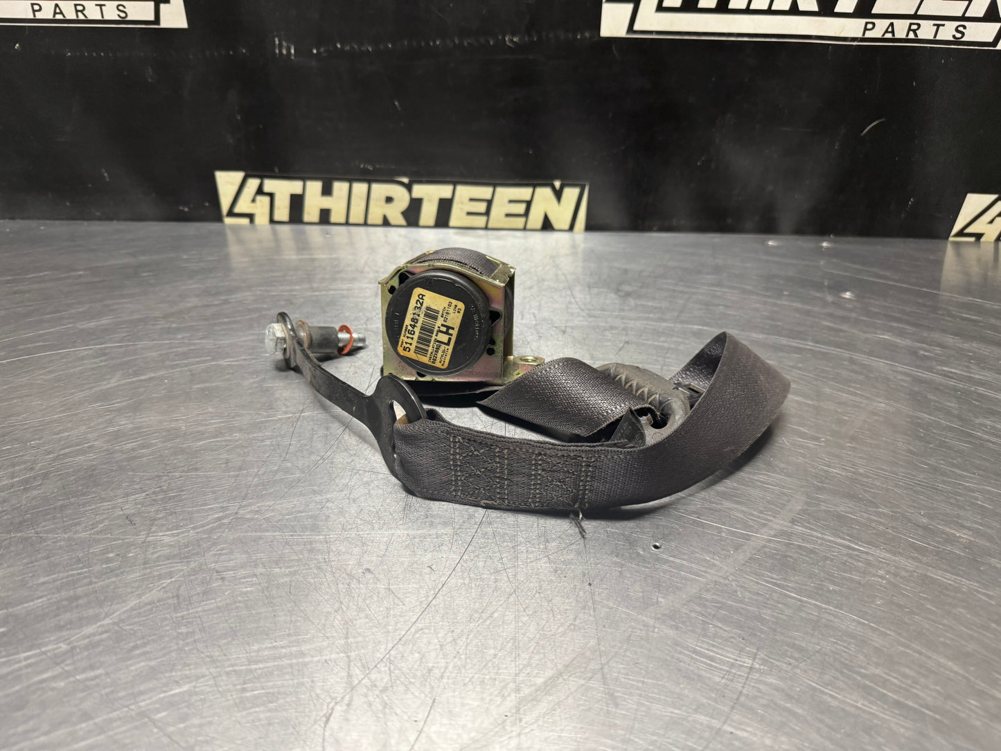 04-06 PONTIAC GTO LEFT HAND LH SIDE SEAT BELT AND RETRACTOR 511648132A OEM #N306