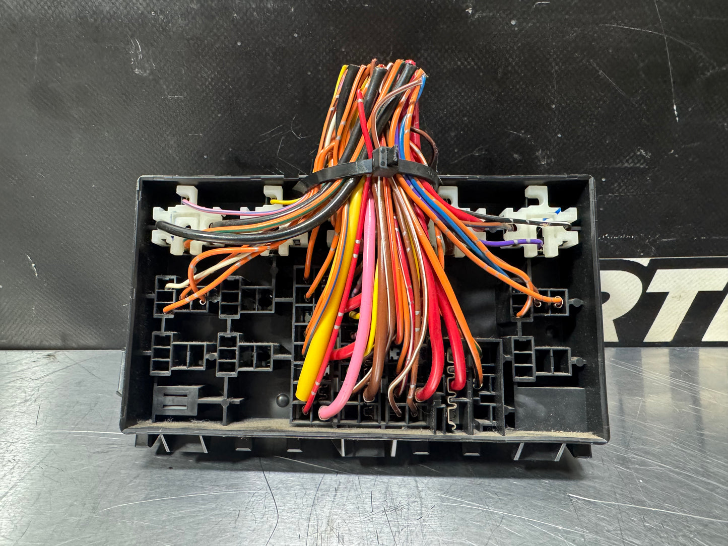 04-06 PONTIAC GTO CABIN FUSE BOX OEM #L431