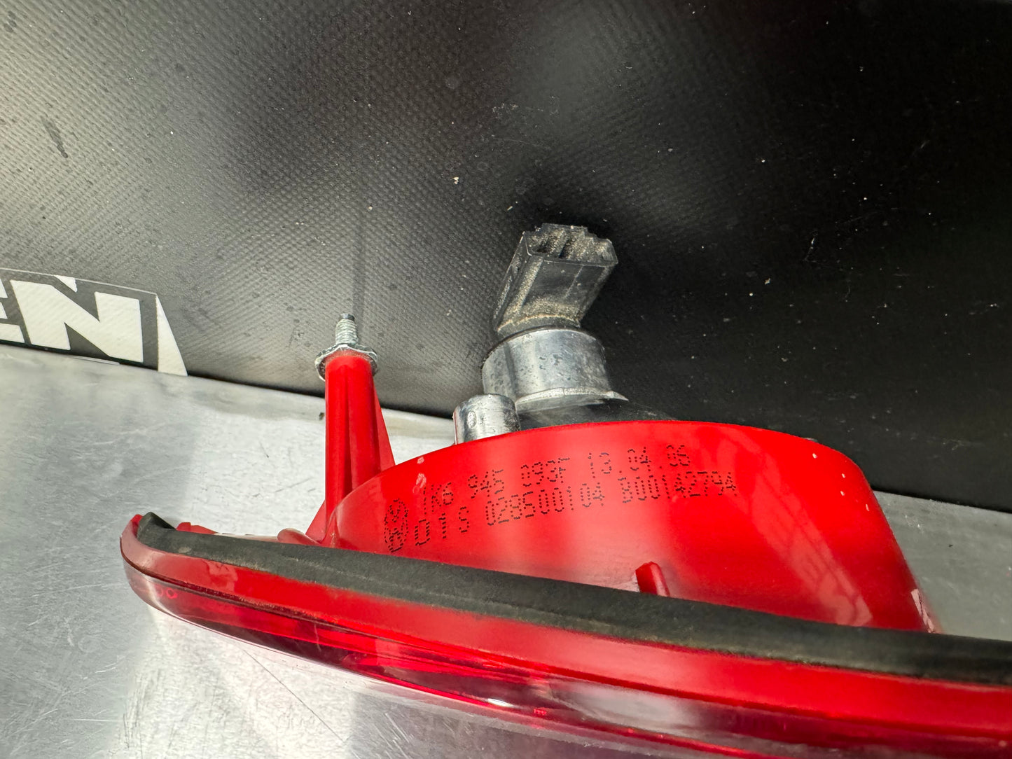 2006 VOLKSWAGON GTI 6 SPEED LH INNER TRUNK TAIL LIGHT USED OEM #L158