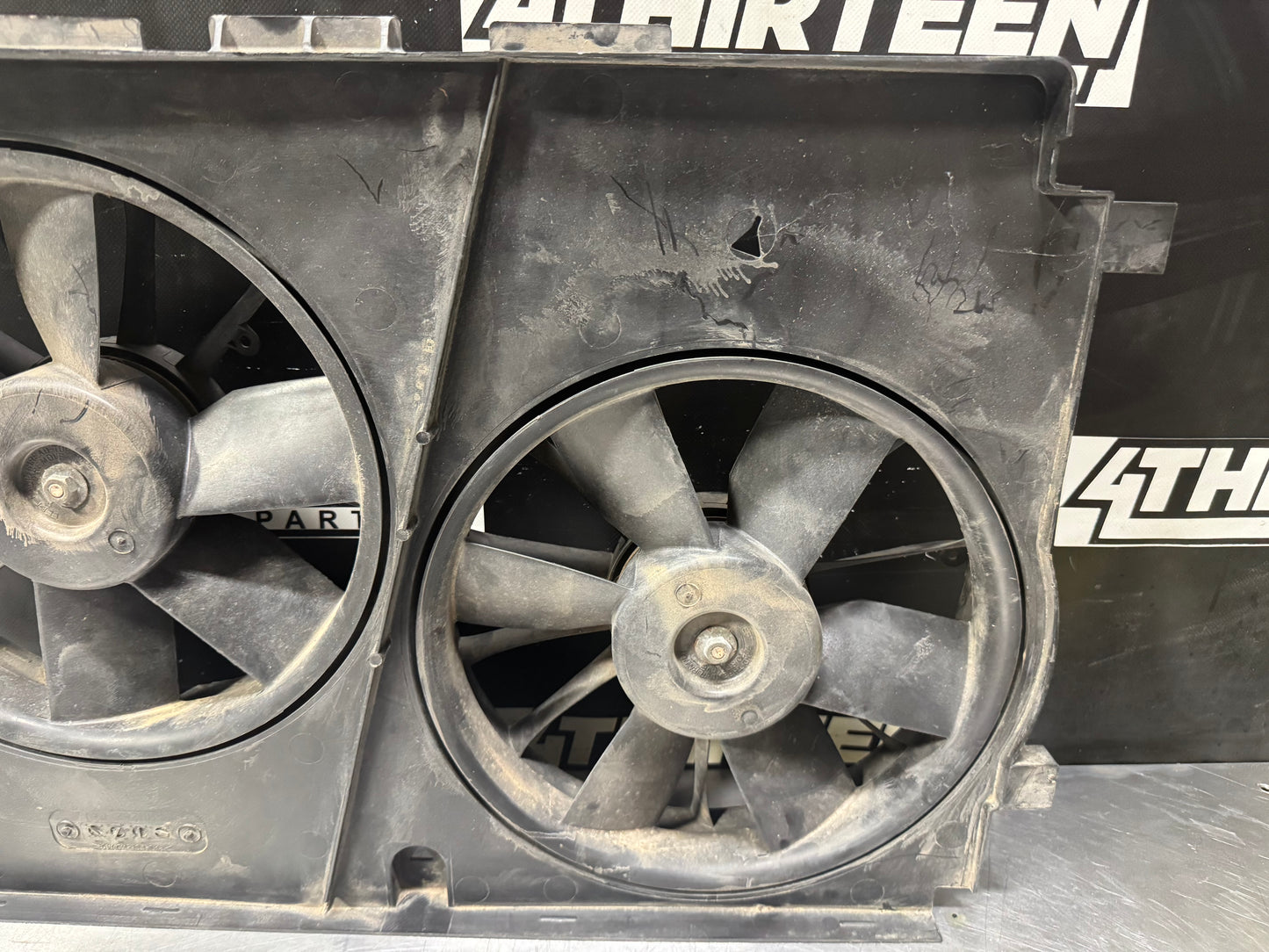 97-04 C5 CORVETTE DUAL RADIATOR FAN W/ SHROUD OEM #L490