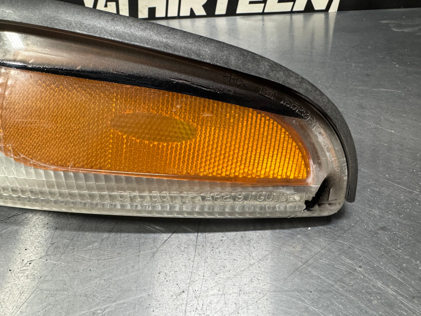 97-04 C5 CORVETTE OEM DRIVER FRONT LH TURN SIGNAL MARKER LIGHT 16523617 #L236