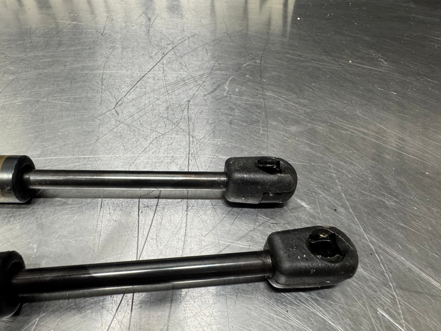 04-06 PONTIAC GTO REAR TRUNK SHOCK STRUTS OEM #L447